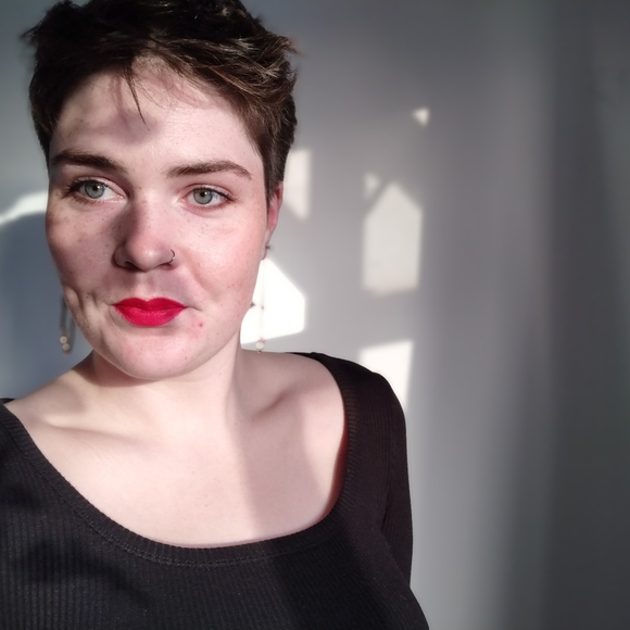 Meet your Posher, Fionnuala - Picture 1 of 1